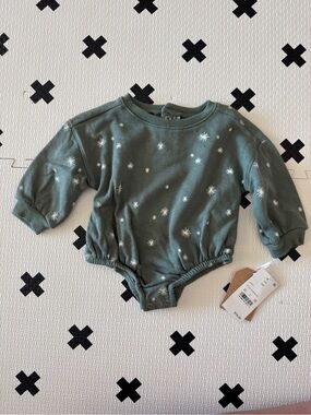 Grayson Collective Baby long sleeve Bodysuit in Sage Green size NB NWT